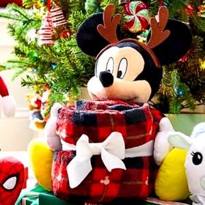 NWTS -Mickey Mouse pillow buddy and blanket set brand new set